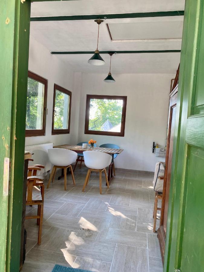 Rustic Cottage & Garden Retreat On Buda Hilltop Budapest Eksteriør billede