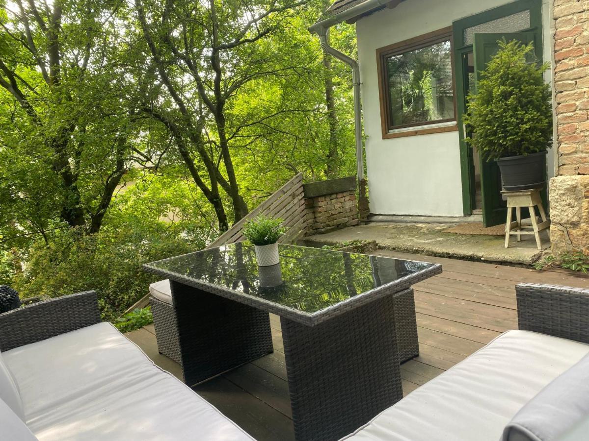 Rustic Cottage & Garden Retreat On Buda Hilltop Budapest Eksteriør billede