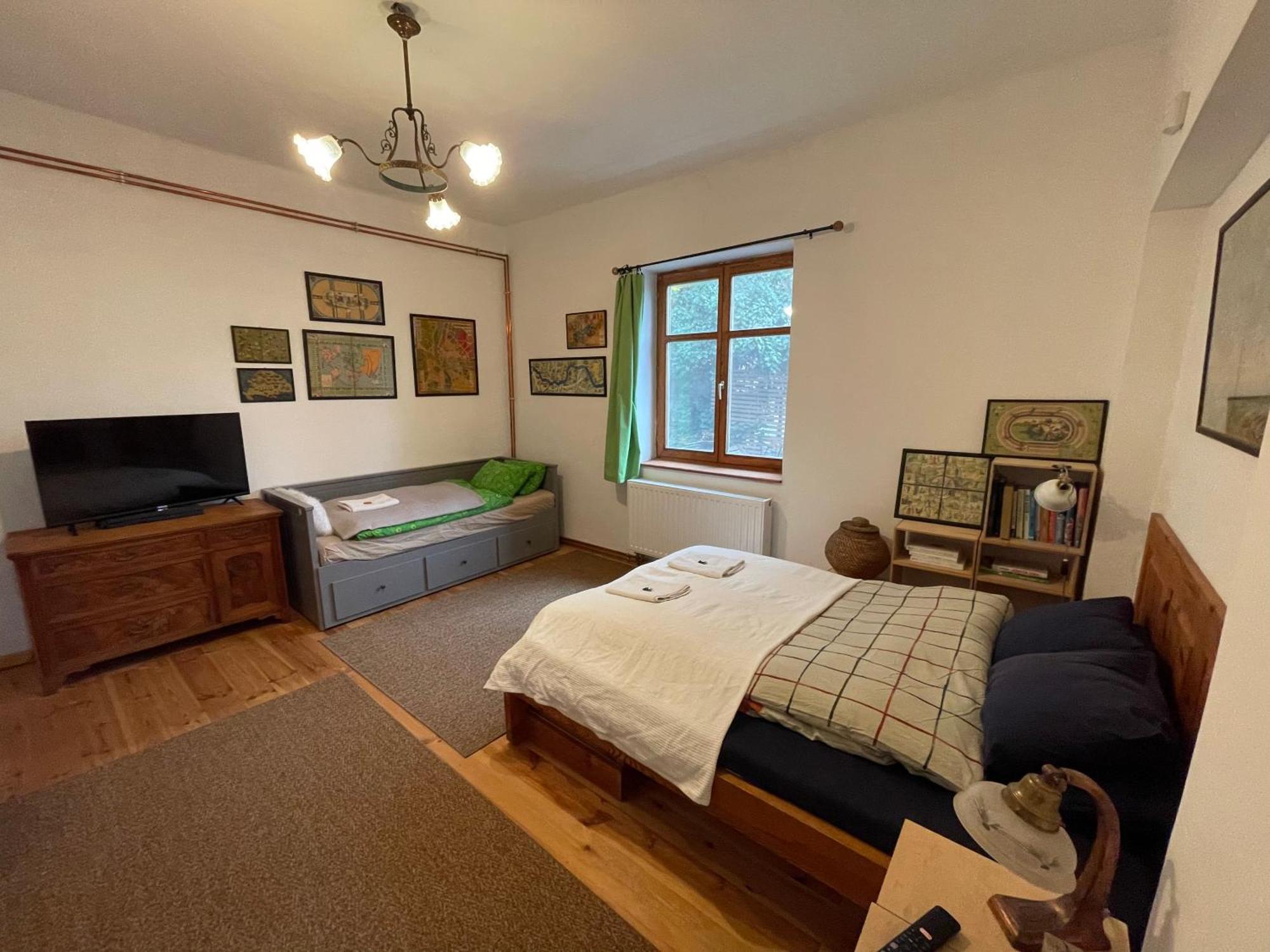 Rustic Cottage & Garden Retreat On Buda Hilltop Budapest Eksteriør billede