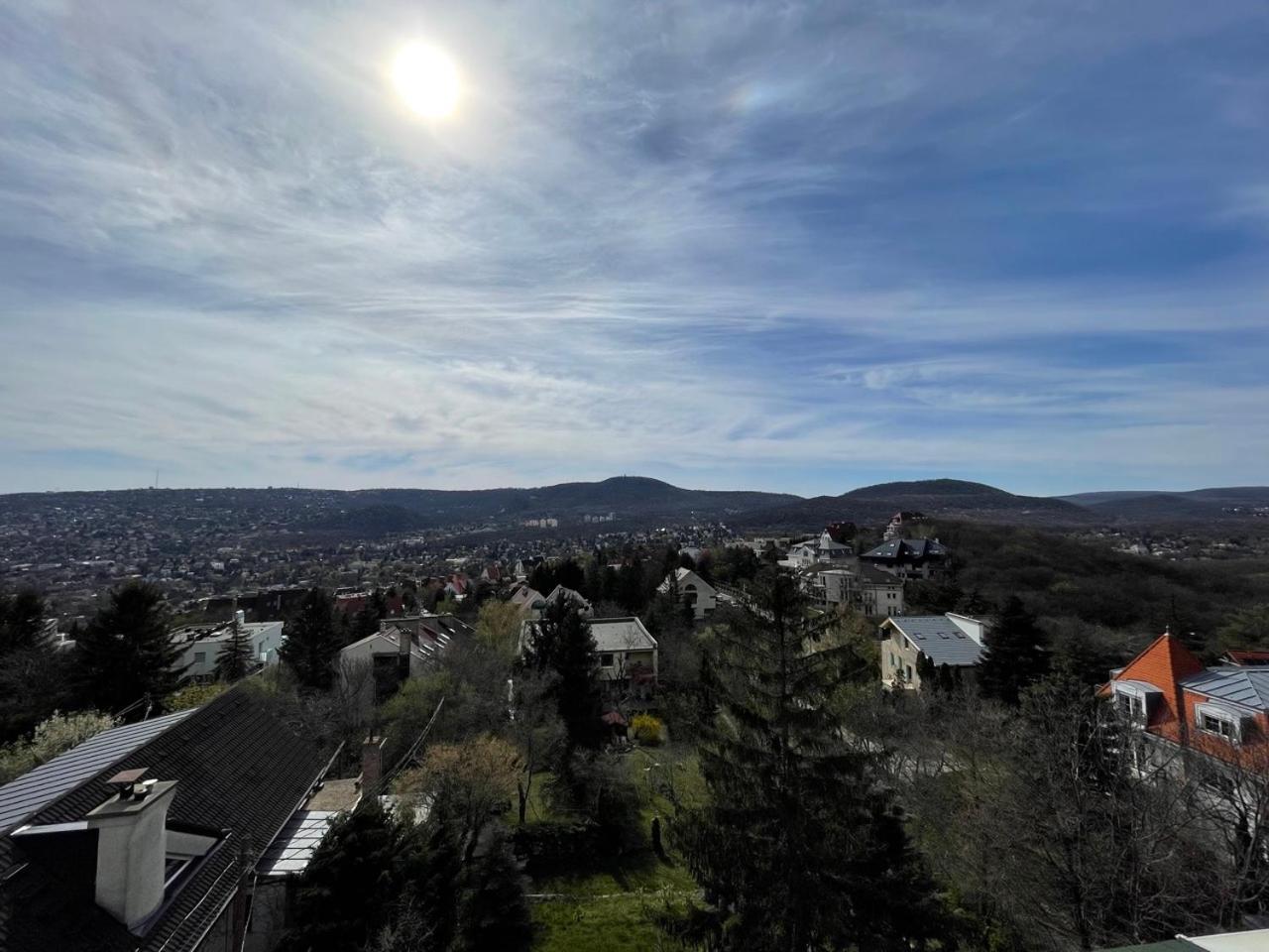 Rustic Cottage & Garden Retreat On Buda Hilltop Budapest Eksteriør billede